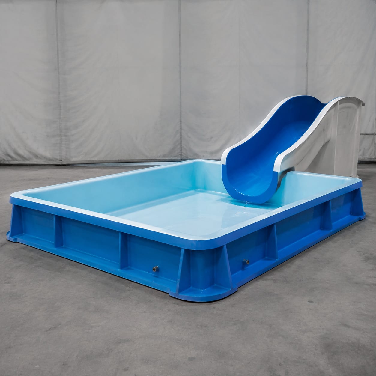 Bassin de réception pour toboggans aquatiques en FRP